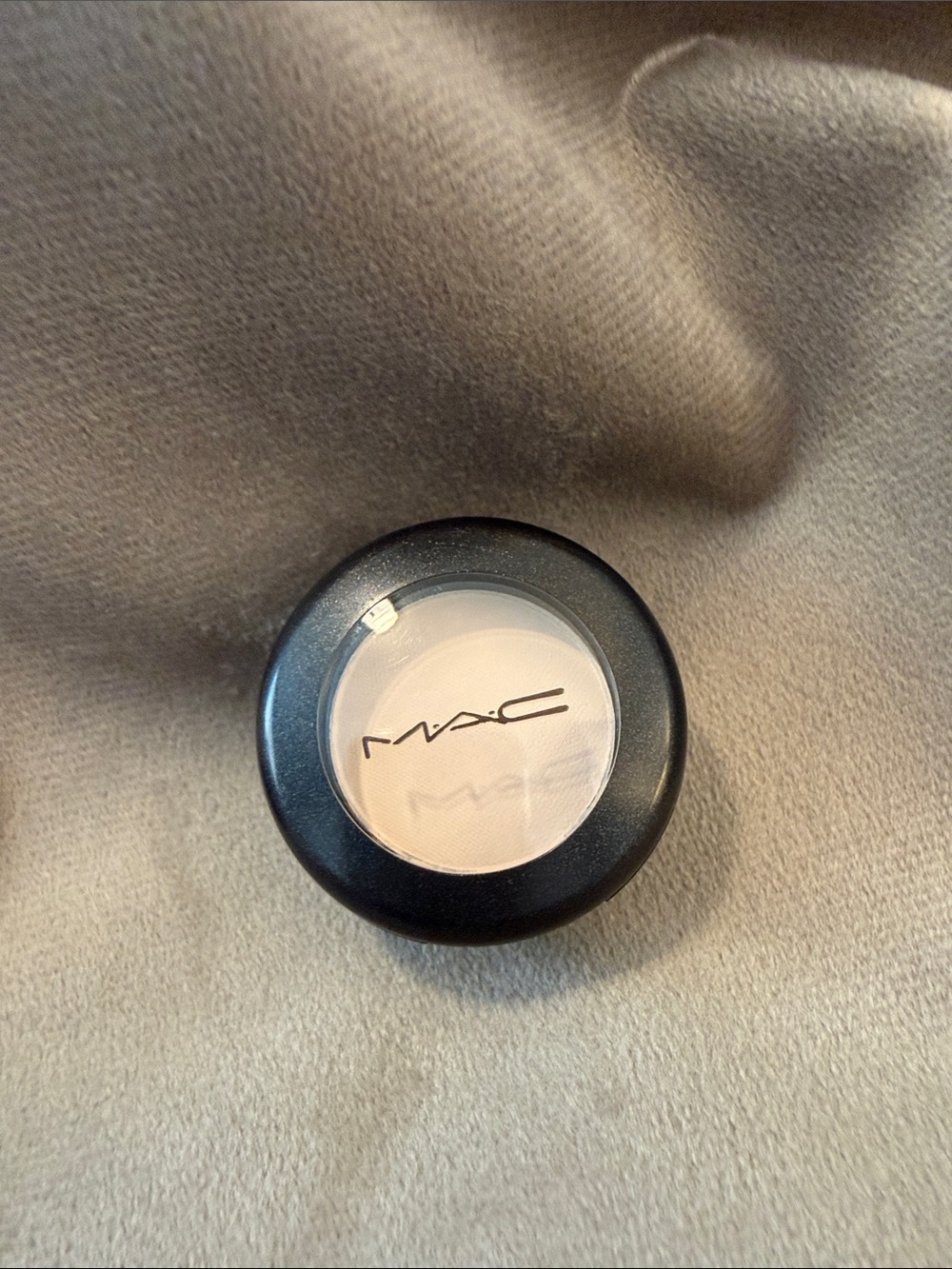 NEW - MAC Cosmetics Blanc Type Eye Shadow